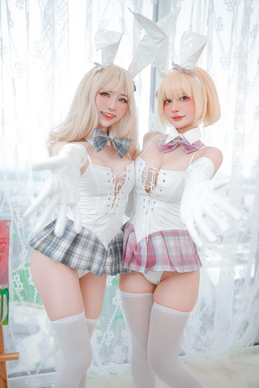 &Sally Dorasnow White Bunny Girl - Azami