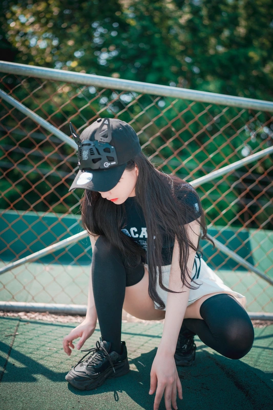 Classic Athletic Girl in Navy Blue - Jenny (정제니)