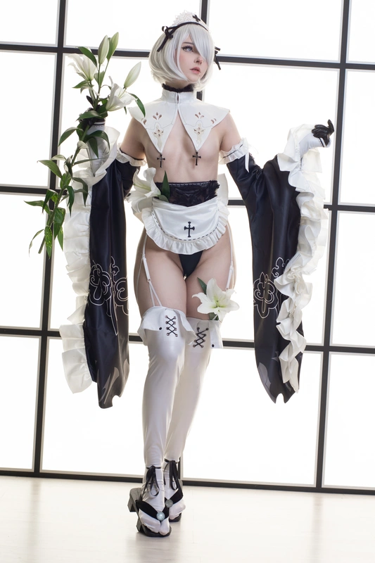 Maid 2B - candy ball